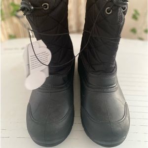 NWT Snow Boots